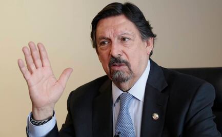 Gómez Urrutia prepara denuncia contra empresario por irrupción en presentación de libro