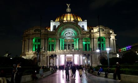 FOTOS: Inicia la fiesta mundialista en la CDMX; iluminan de color verde edificios y monumentos