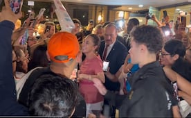 Sheinbaum aterriza en Nueva York para acudir a la final del Mundial; mexicanos la esperan en su hotel