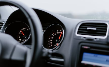 4 errores que cometes al manejar y desgastan tu auto