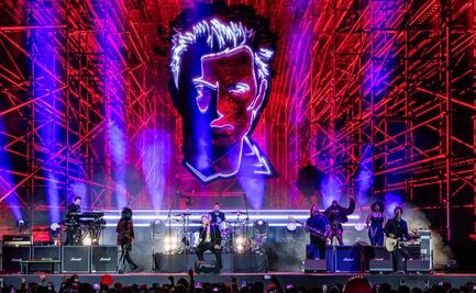 Con todo y lesión, Billy Idol ofrece concierto en el Estadio Alfredo Harp Helú; le festejaron su cumpleaños 70 