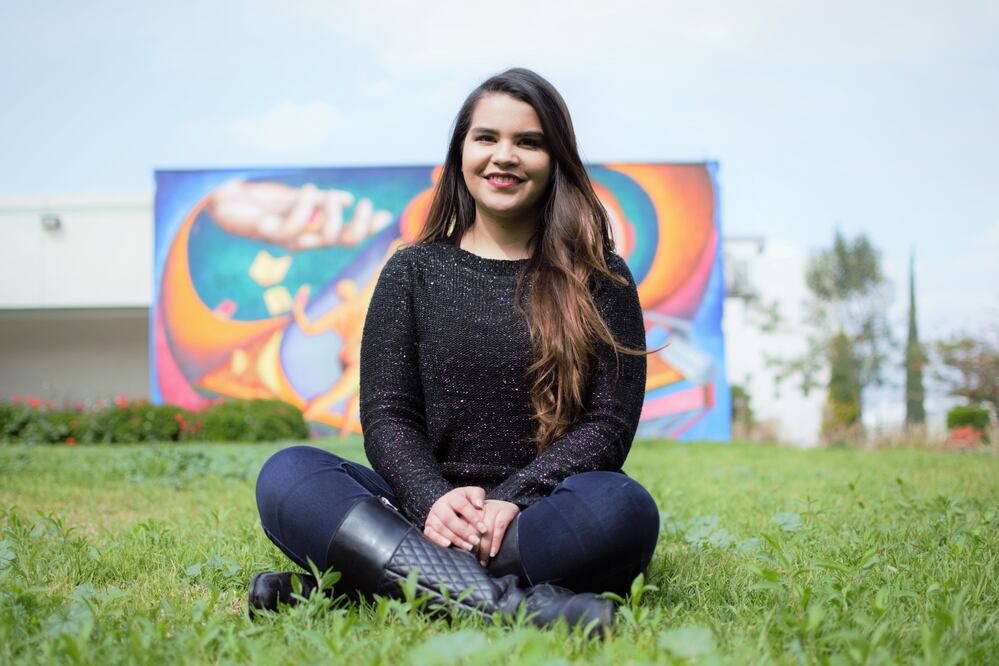 Joven mexicana entrena a niños para mundial de robótica en China