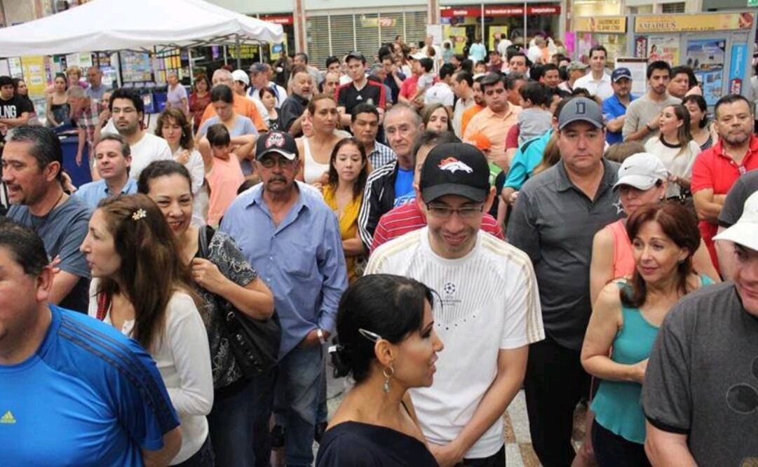 Largas filas se registraron en algunas casillas del área metropolitana de Monterrey. FOTO: Notimex