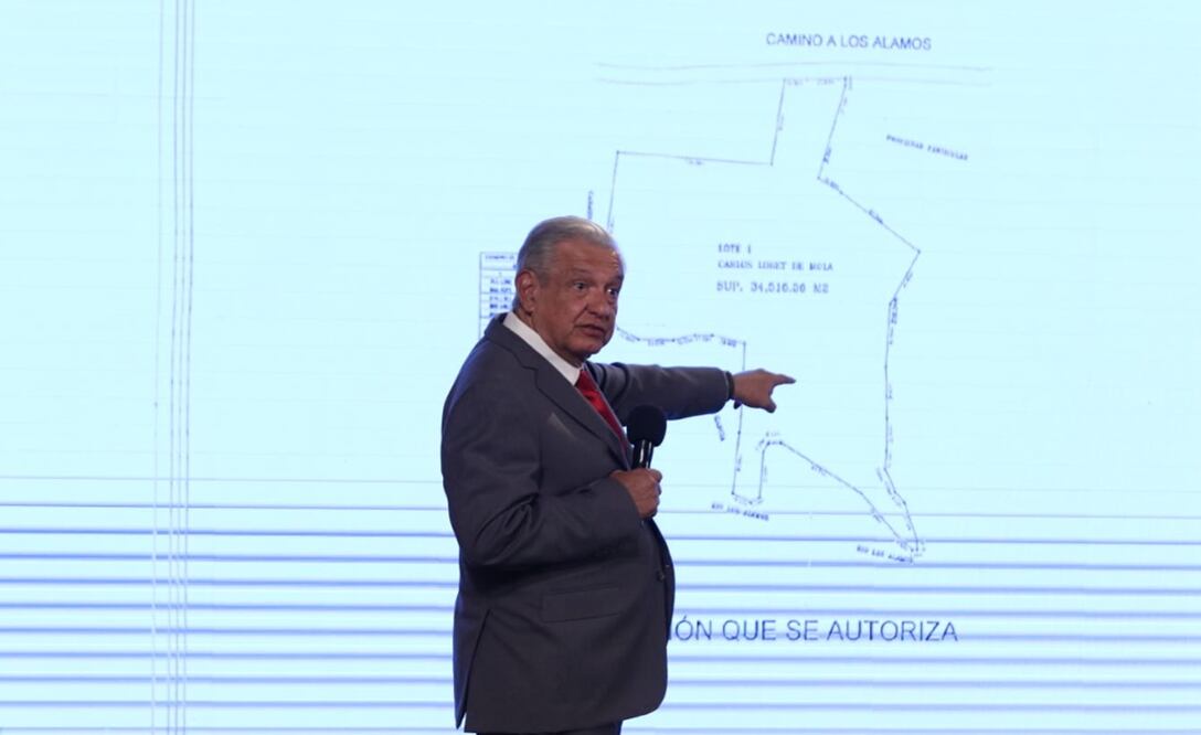 López Obrador precisó este jueves que el terreno del periodista en Valle de Bravo es de tres hectáreas y media, casi 34 mil metros cuadrados. Foto: Carlos Mejía