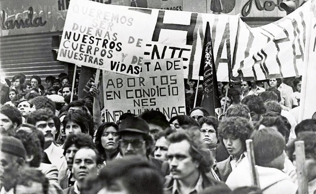 Mitin del 13 noviembre de 1979 en el que solicitó la despenaliza- del aborto, con miles de manifestantes en calles del Centro Histórico. Foto: José Hernández/ El Universal