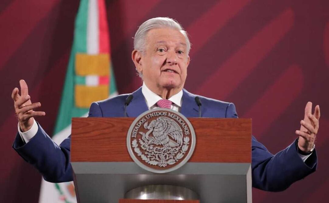 López Obrador dijo que la empresa acerera le debe impuestos a Pemex, a la CFE, al Infonavit y al SAT. Foto: Fernanda Rojas / EL UNIVERSAL