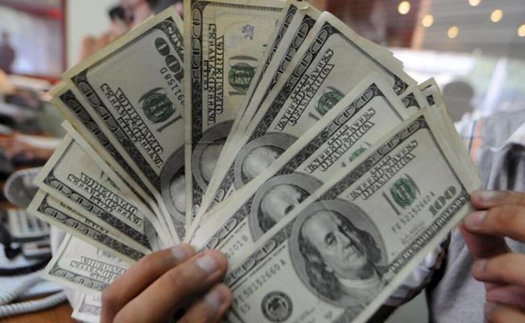 Dólar se eleva a $19.65 en ventanillas 