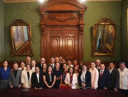 Sheinbaum se compromete a supervisar abasto de medicamentos del programa IMSS Bienestar; termina reunión con gobernadores
