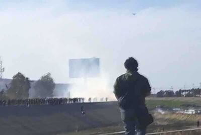 Migrantes que buscaron cruzar a EU fueron recibidos con gases