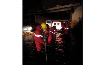 Lluvia encharca Periférico Norte y Paseo de la Reforma