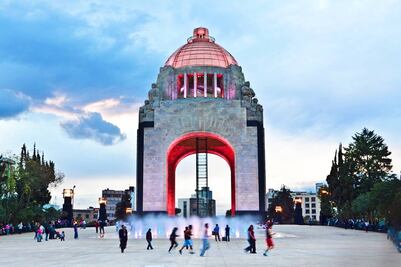 Visita el Monumento a la Revolución y recórrelo de arriba a abajo
