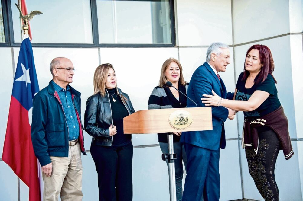 El canciller chileno, Heraldo Muñoz, recibió ayer como refugiados políticos a los jueces Luis Marcano Salazar, Elenis del Valle, Zuleima Del Valle y Beatriz Ruiz. (MARTIN BERNETTI. AFP)