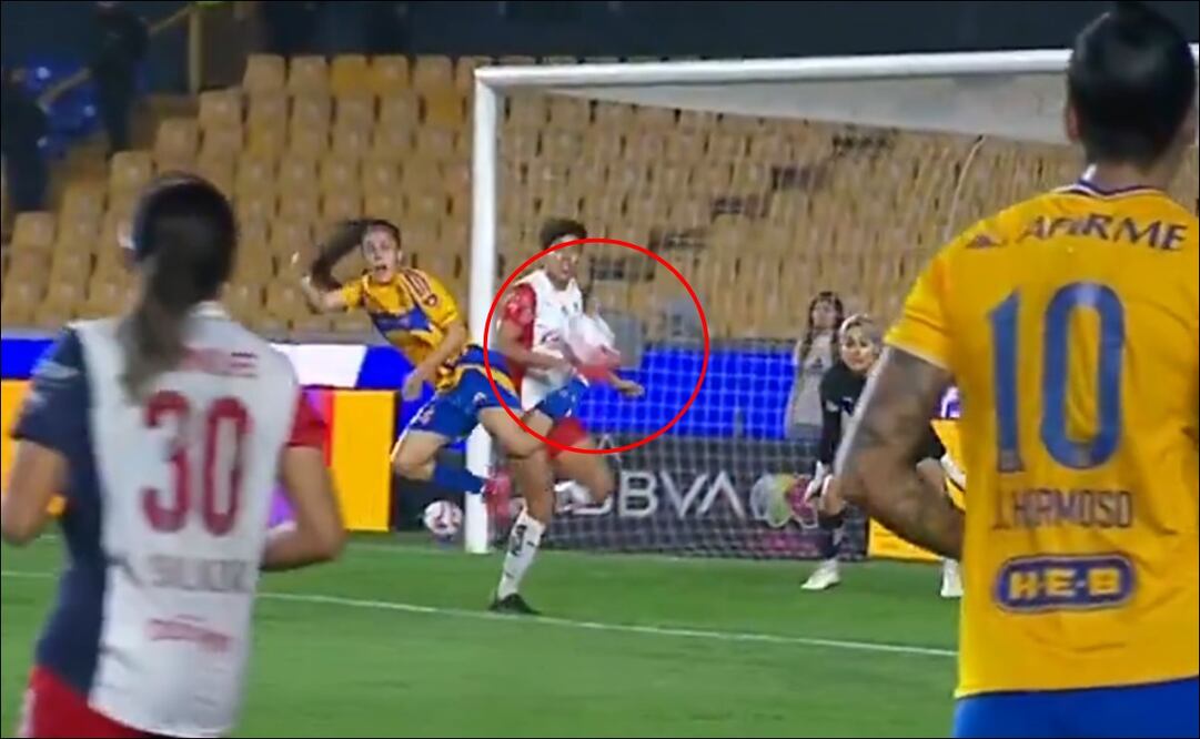 Jaqueline Ovalle anota inexplicable golazo en la Liga MX Femenil - Foto: Captura de pantalla