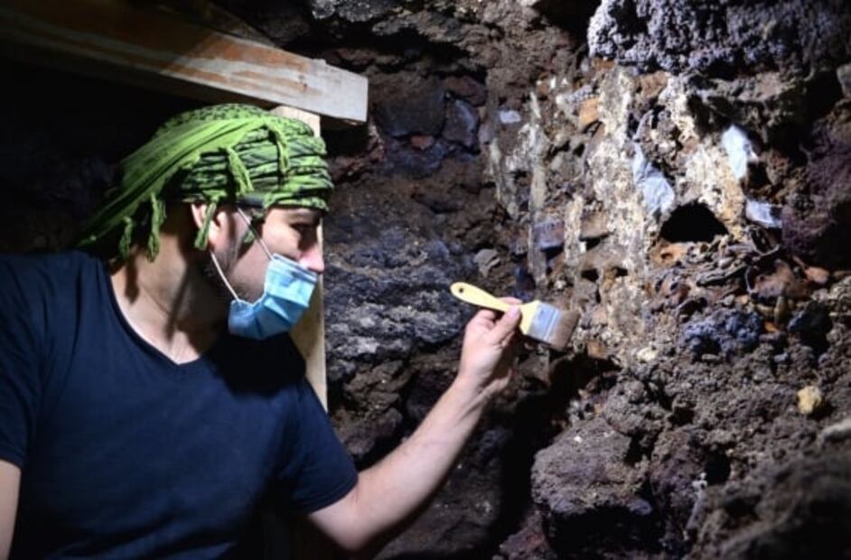Parte de Tzompantli azteca con 119 cráneos es hallado detrás de la Catedral