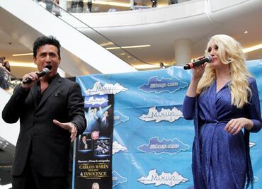 Innocence y Carlos Marín conviven con fans en centro comercial