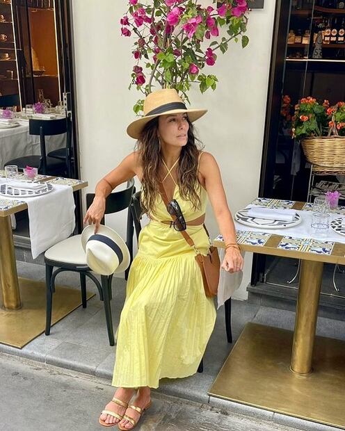 Eva Longoria muestra cómo llevar un traje de baño blanco a sus 47