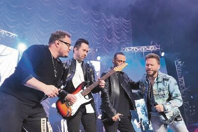 Sin Bandera y Camila hacen vibrar a fans a ritmo de balada