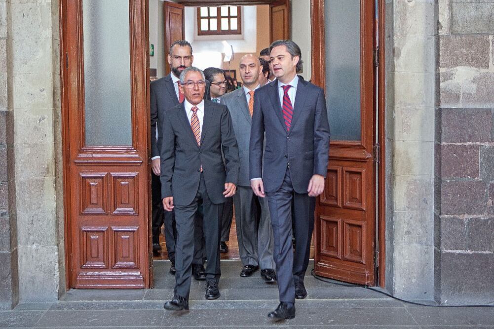 El titular de la SEP, Aurelio Nuño, presentó a Salvador Jara Guerrero como subsecretario de Educación Superior (GERMÁN ESPINOSA. EL UNIVERSAL)