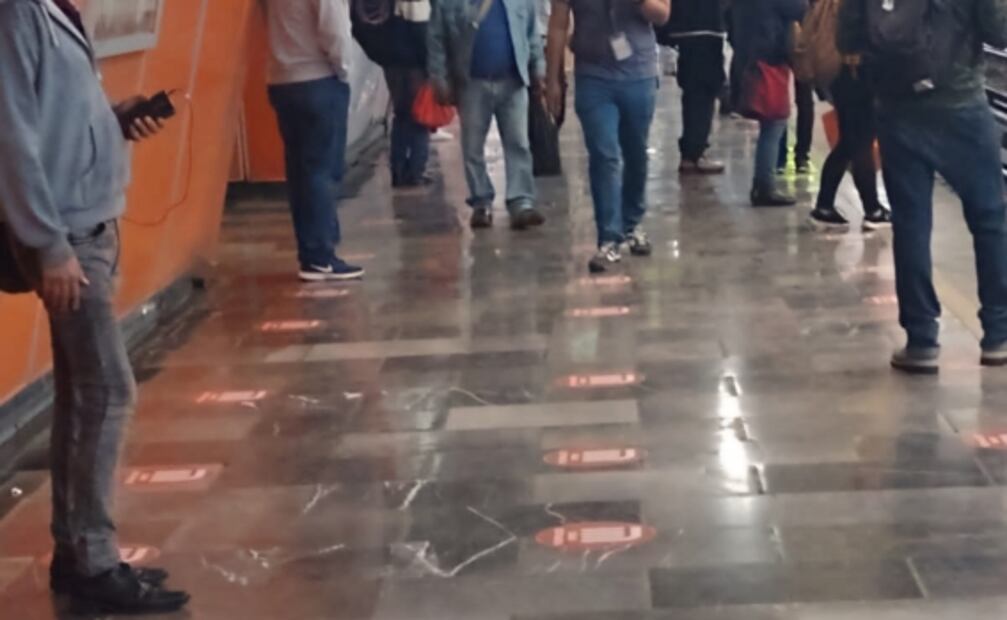 Metro dice que lluvia dentro de estación Jamaica entró por techumbre y no hay anomalías