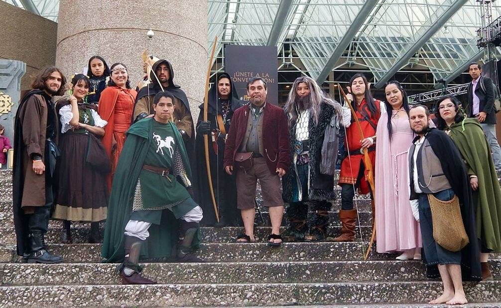 La premiere de “El Hobbit: La Batalla de los Cinco ejércitos”, donde participaron como coanfitriones de la alfombra negra con Warner Brothers Pictures en el Auditorio Nacional, muestra el alcance de la trayectoria de la asociación. Foto: Sociedad Tolkiendili de México A.C.