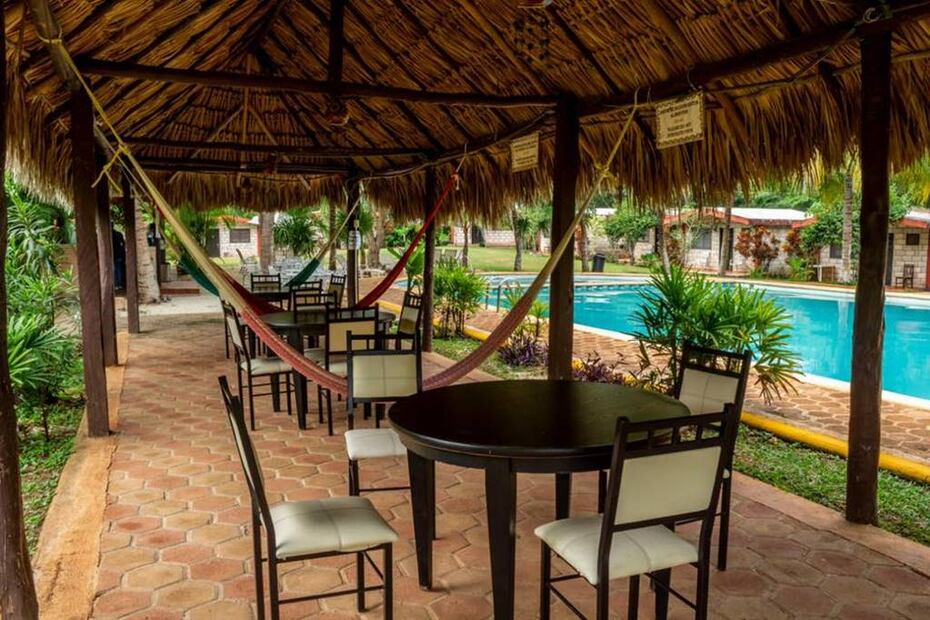 La presidenta de la Cámara Nacional de la Industria Restaurantera y Alimentos Condimentados (Canirac) en Yucatán, Claudia González Góngora, señaló esta situación está vinculada a la inseguridad en carreteras del país. Explicó que ocho de cada diez visitantes nacionales llegan a la entidad por carretera, y a sea en transporte privado o público. Foto: Seytun Cenotes