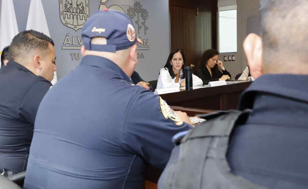 La alcaldesa de Álvaro Obregón, Lía Limón, sostuvo un encuentro con personal de COMPSTATCDMX, dependiente de la Subsecretaría de Inteligencia e Investigación Policial del gobierno central. Foto: Especial