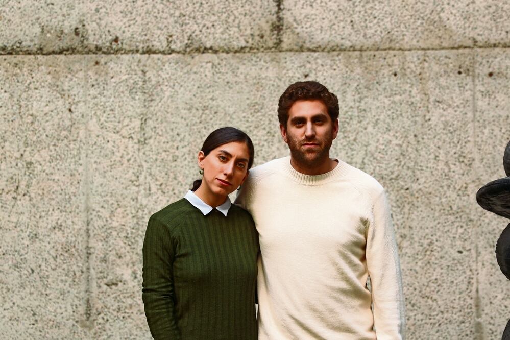 Los hermanos filmaron en Coahuila la película de un guión que su padre había vendido, pero que recuperó más de dos décadas después.
Tres hermanos emprenden un viaje tras la muerte de su padre. Foto: K&S films y Ana Paula Álvarez