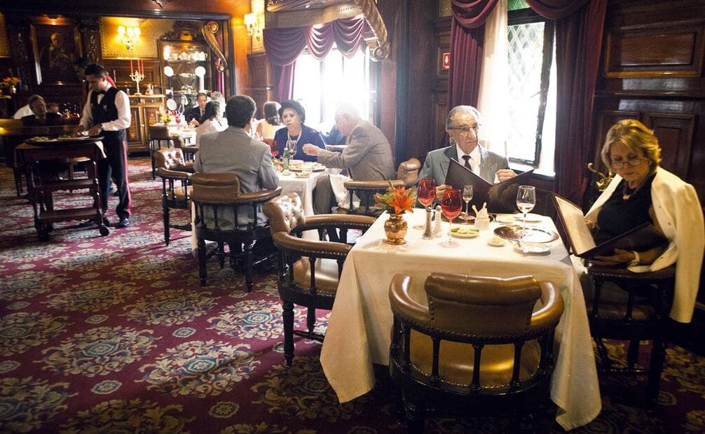 Desde 1972 hasta 2020, el restaurante Sir Winston Churchill's fue una alternativa gastronómica similar a lo que ofreció El Divino en su momento, en este caso con platillos desde el prime rib hasta el sherry triffle. Foto: Cristopher Rogel Blanquet/EL UNIVERSAL.