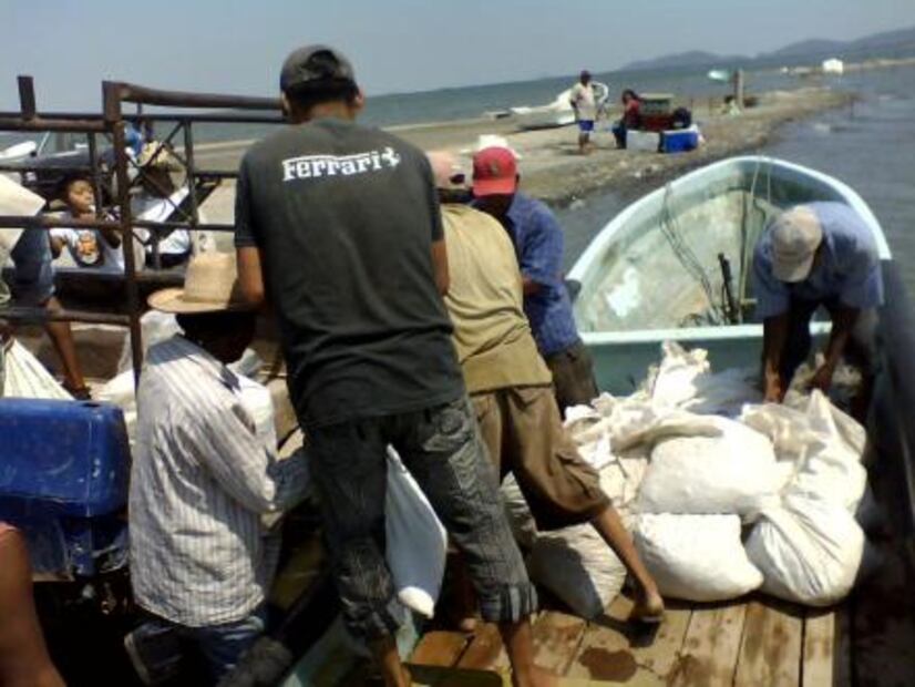Habitantes de Santa María del Mar, Oaxaca, exigen a AMLO terminar con aislamiento