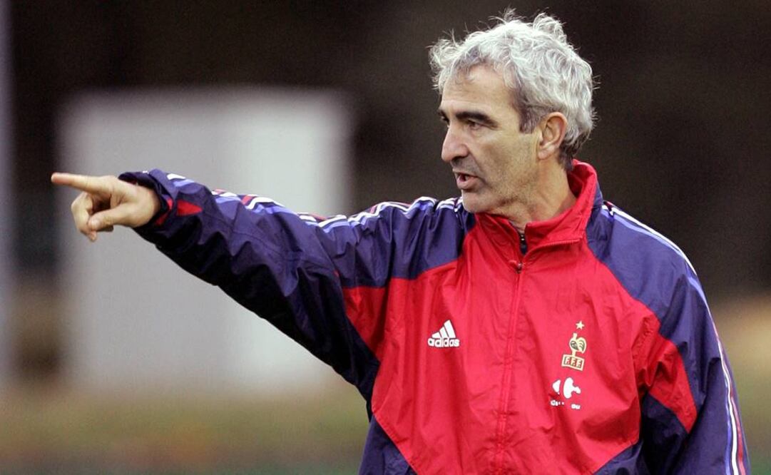 Raymond Domenech dirigiendo una práctica de Francia. (FOTO: AP)
