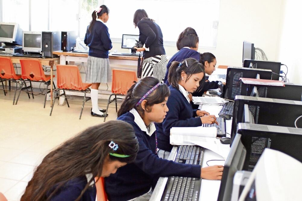 Estrategia. La administración pasada desarrolló México Conectado y logró la conectividad de 101 mil sitios públicos como escuelas y hospitales. Foto: ARCHIVO EL UNIVERSAL