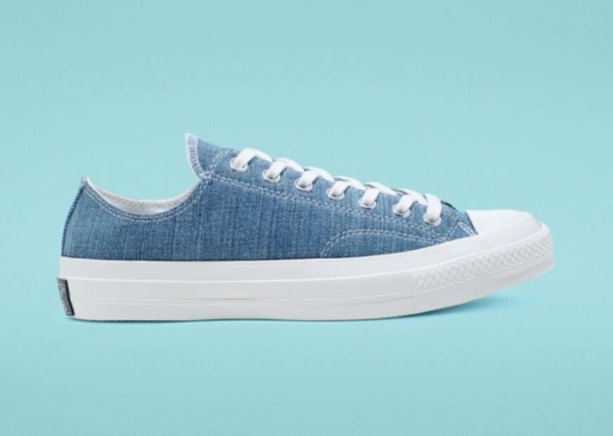 Estos Converse están hechos de jeans reciclados