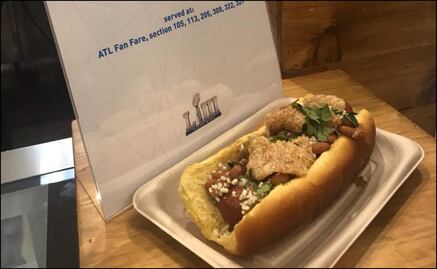 El Chicharrón dog, una estrella del Super Bowl