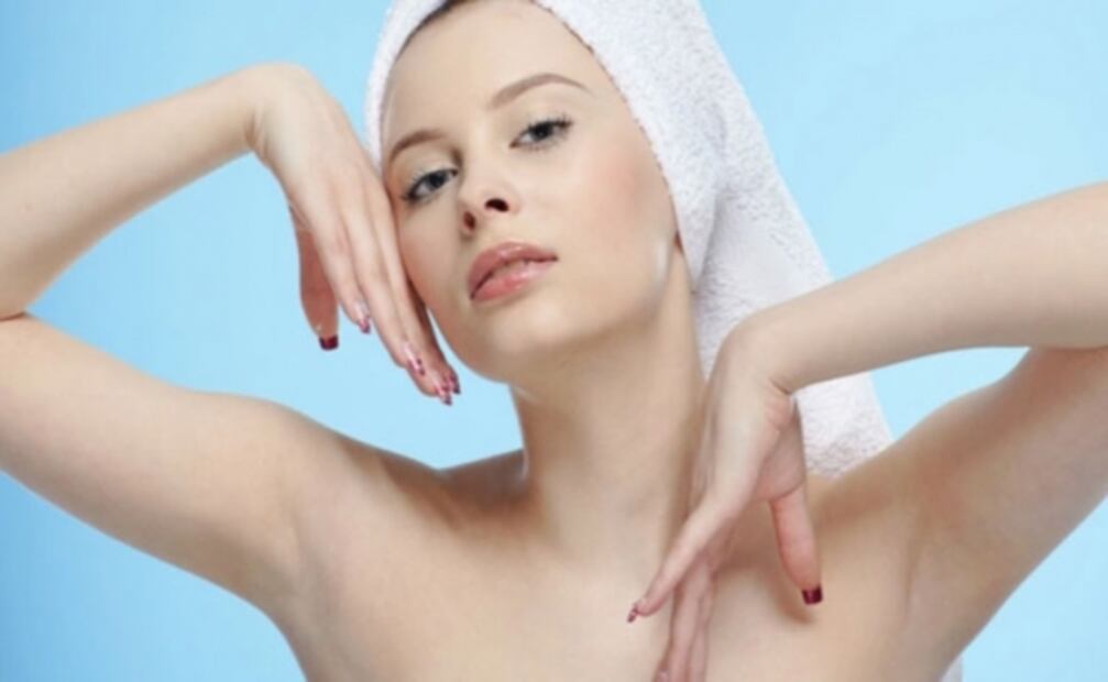 Por qué se oscurecen las axilas y cómo evitarlo