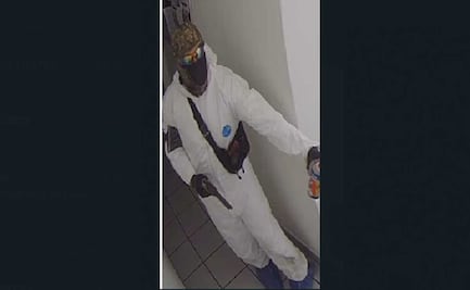 Vestidos con trajes para sanitizar roban banco en Centro de la CDMX 