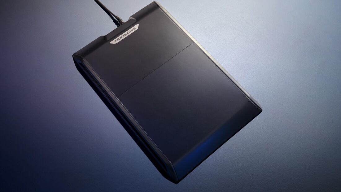 El sistema de carga inalámbrica de Porsche está hecho para instalarse en garajes. Foto: Porsche