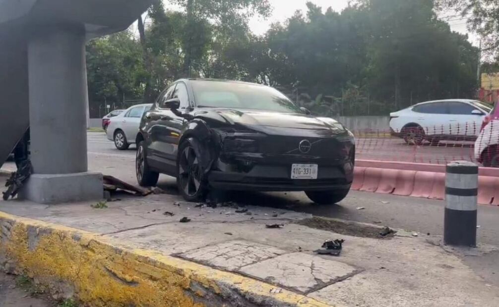 El accidente fue en la zona donde se construye la nueva ciclovía de Calzada de Tlalpan, en la colonia El Reloj, alcaldía Coyoacán.
Foto: Especial.