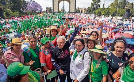 8,000 women protest against gender violence in Mexico