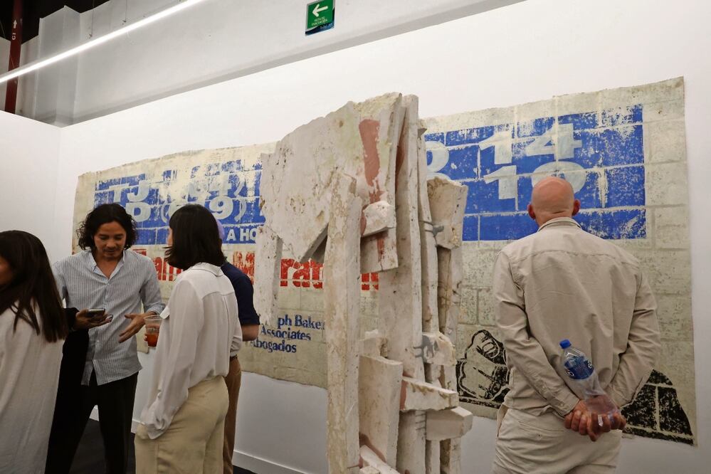 Temas como la migración y la reestructura histórica son explorados por varios artistas y galerías en la feria que cumple 10 años. Foto: Berenice Fregoso / EL UNIVERSAL