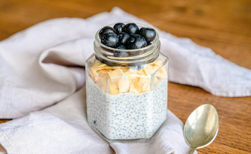 Comer chía ayuda a combatir el estreñimiento y genera el sentimiento de saciedad en el estómago. Foto: Canva