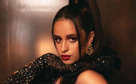 Camila Cabello enamora con su maquillaje con cristales