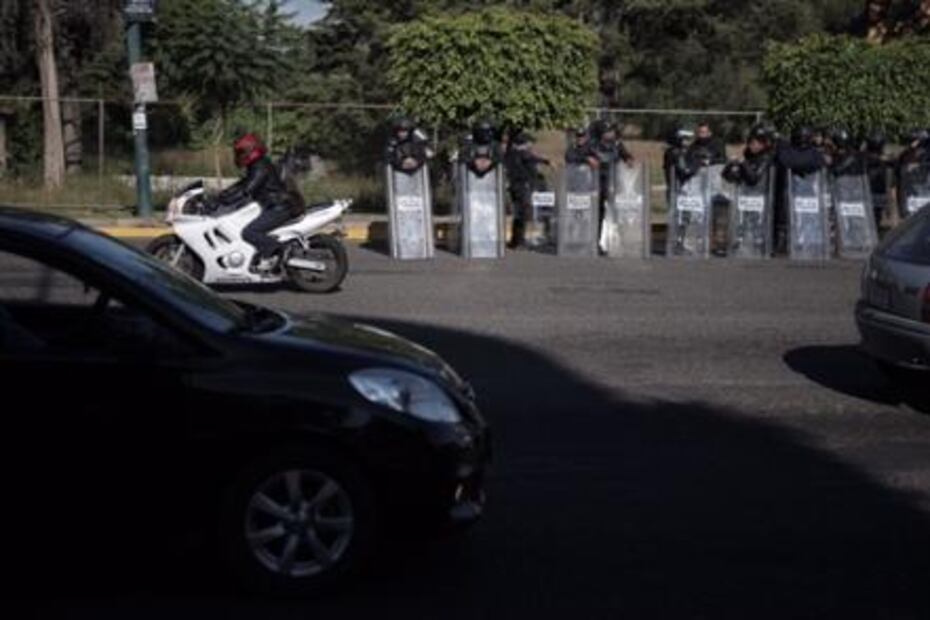 Policía impide bloqueos de la CNTE en Morelia