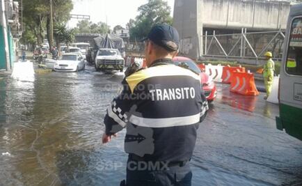 Fuga de agua afecta circulación en inmediaciones del metro Apatlaco