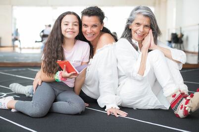 Mariana Garza reúne a su madre e hija y hablan de la menstruación