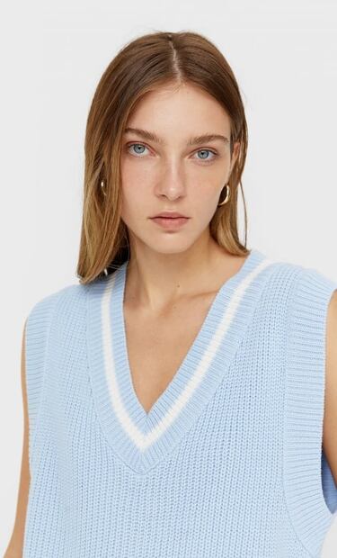 Guía para llevar chalecos con blusas y no fallar en el intento