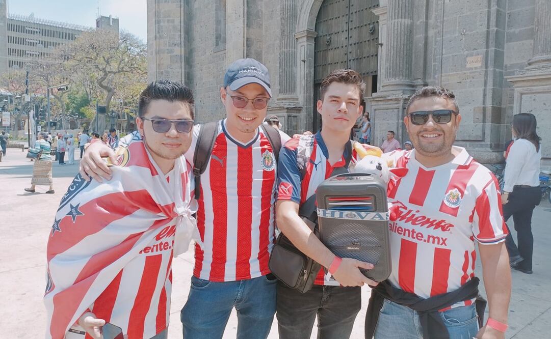 Chivahermanos van a misa para pedir el campeonato - Foto: Arturo Sanguino