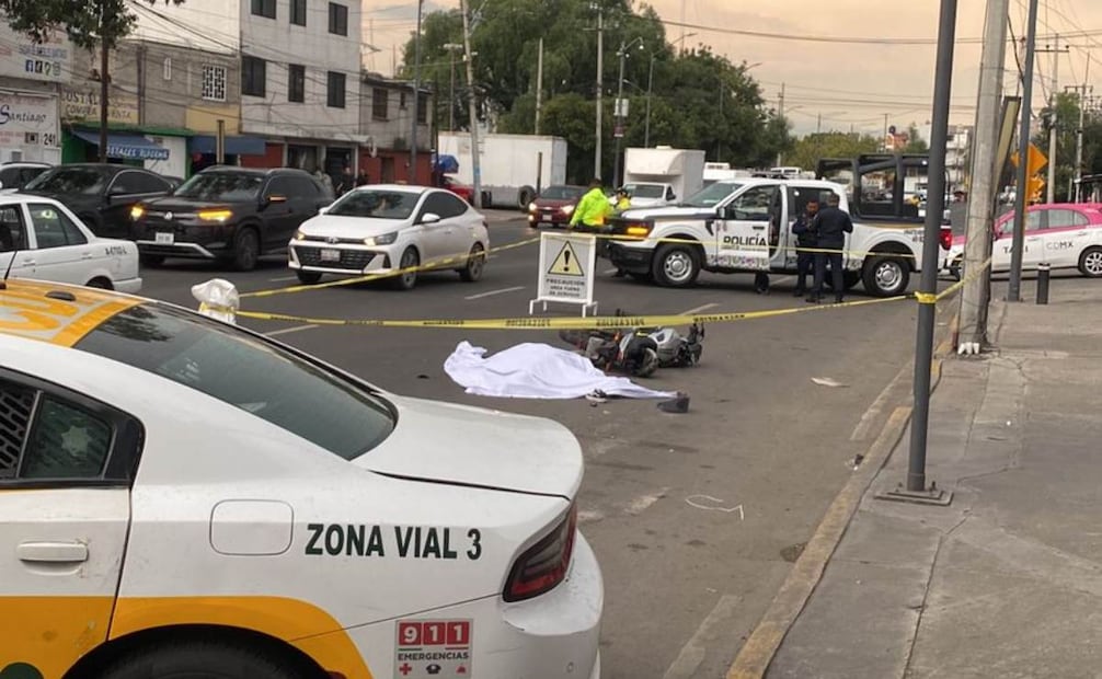 Mujer muere tras sufrir accidente de motocicleta en Iztapalapa (11/08/2025). Foto: Valente Rosas / EL UNIVERSAL