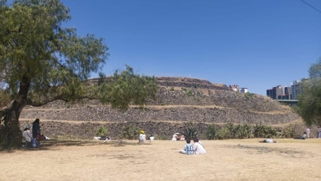 Reciben capitalinos primavera en Cuicuilco, "preferimos venir aquí”