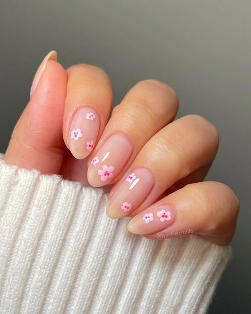 Las flores de cerezo son originarias de Japón y es un diseño excelente para la temporada. Foto: Instagram @bycheznails