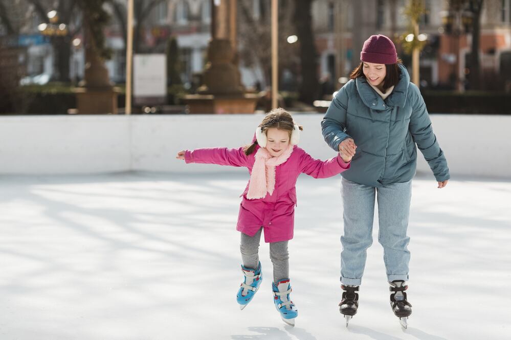 Pista de patinaje en una terraza de la CDMX. Foto: Freepik